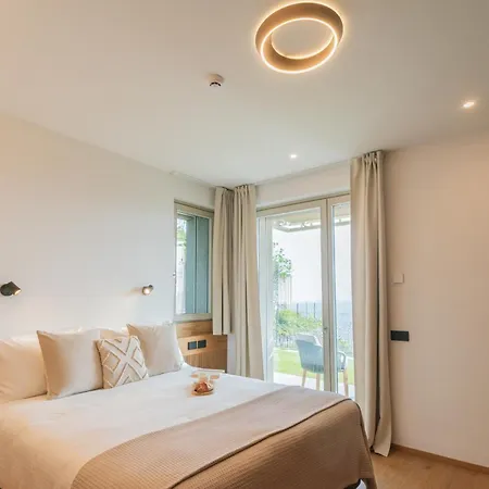 Pureview Luxury-breakfast & Pool Adultsonly By Rent Pensión 4*