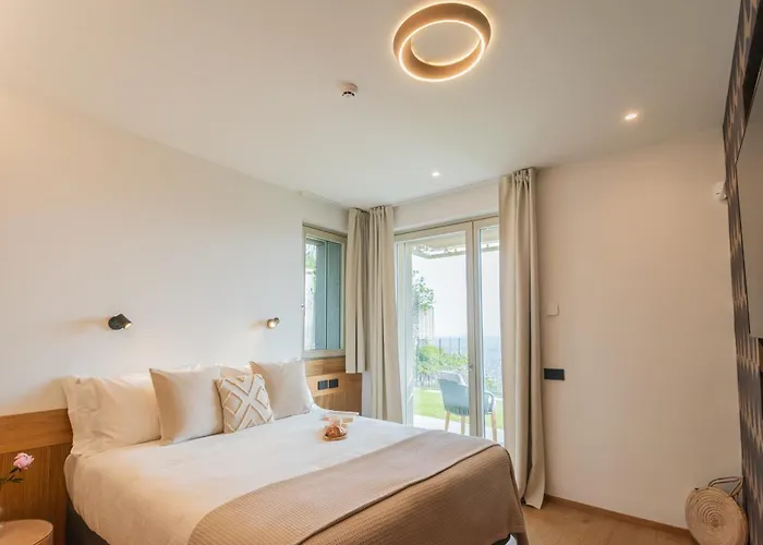 Pureview Luxury-breakfast & Pool Adultsonly By Rent Pensionat 4*